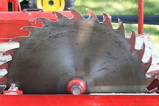 640px-Sawmill_Circular_Saw_Blade